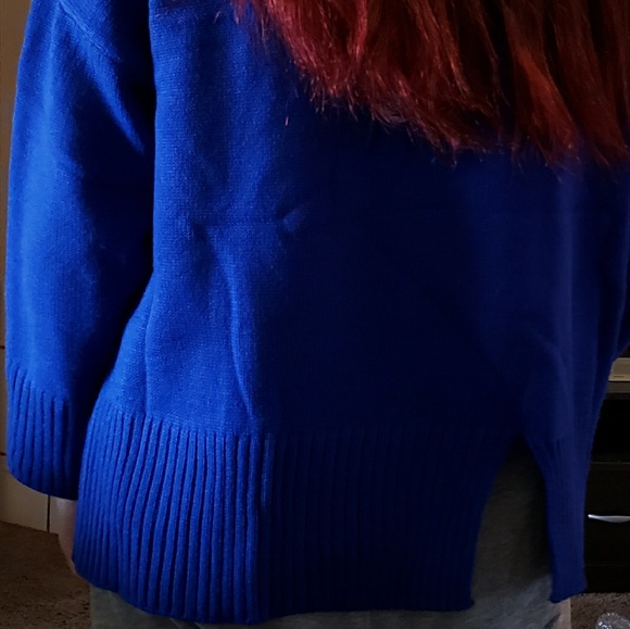 Red Slit Oversized Turtleneck Sweater - Picture 7 of 7